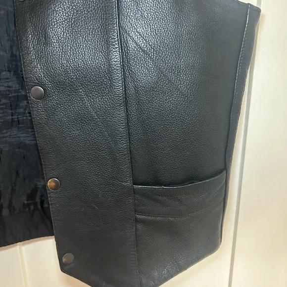 Vintage GMC motorcycle leather vest - Picture 3 of 8